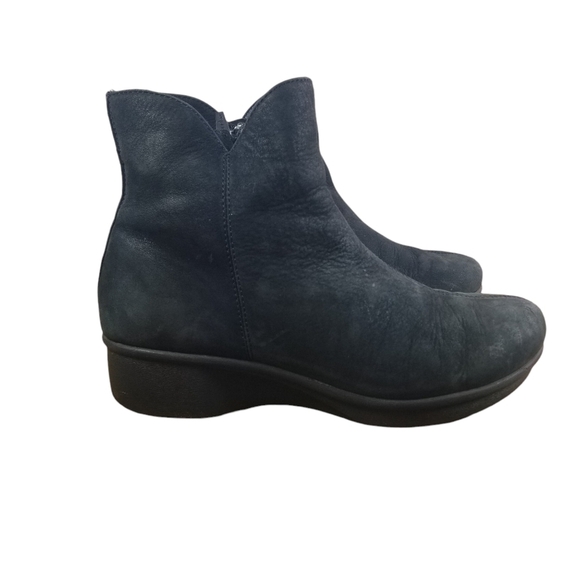 Dansko Liza black nubuck leather ankle boots - Picture 1 of 11